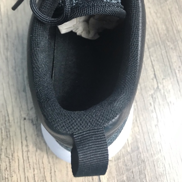 NWT Nike Roshe One Knit Black WMNS - Picture 7 of 8